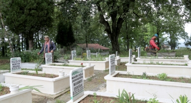 Mezarlıklar vatandaşların ziyaretlerine hazırlanıyor