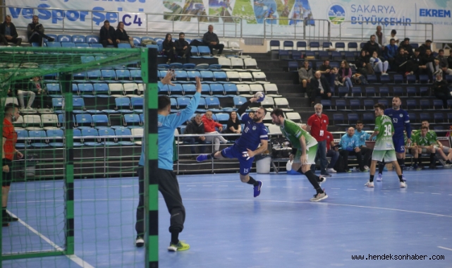Sakarya Büyükşehir hentbol Nilüfer Belediyesi engelini kayıpsız geçti