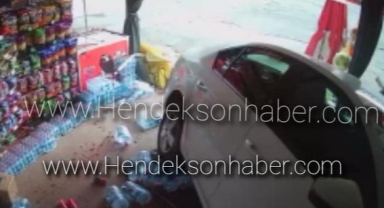Hendek Büyükdere Mahallesinde Kontrolden Çıkan Otomobil Markete Daldı