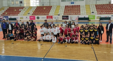 Hendek Çocuk Oyunları 3 Sınıf Mendil Kapmaca Yarışları Gerçekleşti