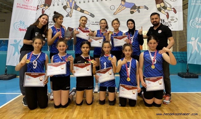 Hendek Şehit Mahmutbey Ortaokulu Küçük Sultanları Finale Çıktı