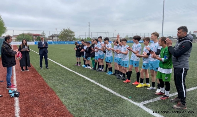 Hendek Şehit Mahmutbey Ortaokulu Yarı Finalde