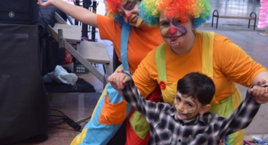 HENDEKLİ ÇOCUKLAR ŞENLİĞE AKIN ETTİ 