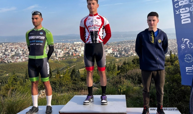 Sakarya Büyükşehir bisiklet sporcularından gururlandıran başarı