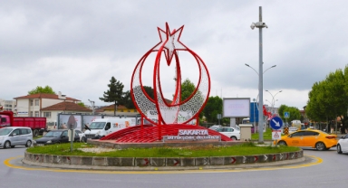 Sakarya Büyükşehir Sakarya’nın simge noktalarını Ay Yıldız'la süslüyor