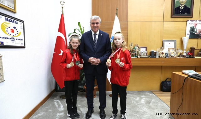 Başkan Yüce'den Balkan şampiyonu gençlere  bisiklet hediyesi