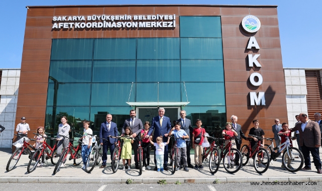 Hendek Çamlıca Ortaokulu Tekstil Atıkları Toplama Yarışmasında 2 oldu.