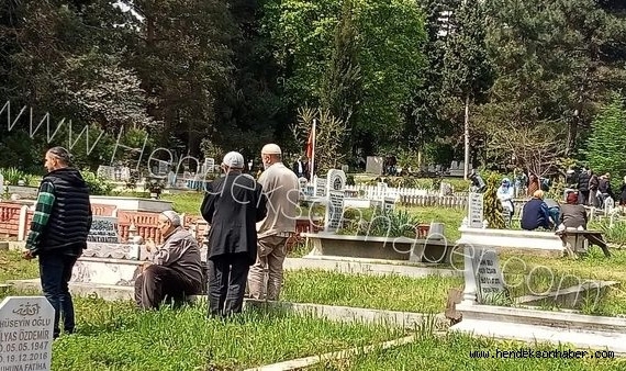 Hendek'te Bayram Arefesi Mezarlıklar Doldu Taştı
