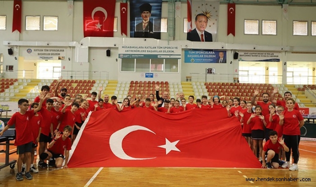 BAŞKAN TURGUT BABAOĞLU'NDAN MİNİK MİLLİLERE ZİYARET