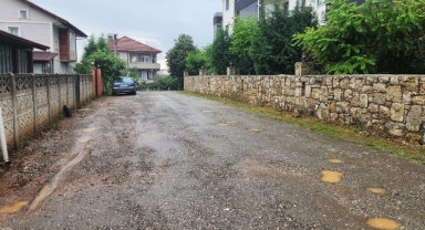 Hendek Başpınar Mahalle sakinleri Bozuk Yollarının Yapılmasını İstiyor