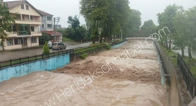 Hendek Uludere Çayı su seviyesi yükseldi 