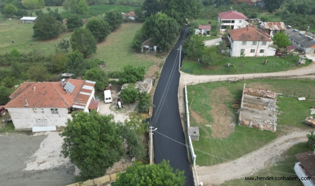 Akyazı’da asfalt mesaisi sürüyor  