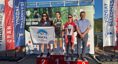 Sakarya Büyükşehir'in pedalları şampiyonluğu kaptırmıyor