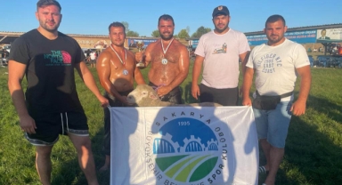 Sakarya Büyükşehir pehlivanlarından önemli başarı