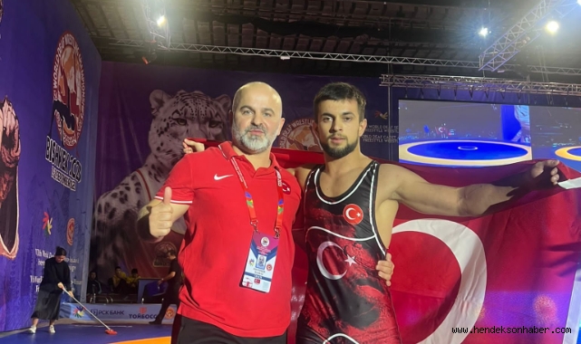 Büyükşehirli güreşçi dünya şampiyonu oldu