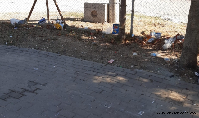Hendek’te Parklara Atılan Çöplere Tepki Çocuk Parkları Çöplük değil