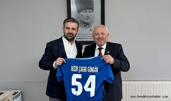 Hendekspor Kulüp Başkanı Bahadır'dan Hızır Çağrı Güngör'e forma hediyesi