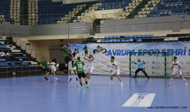 Sakarya Büyükşehir Hentbol dolu dizgin: Evimizde galip geldik