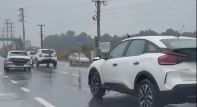 Hendek’te Kayganlaşan Yolda Kaza 2 Yaralı