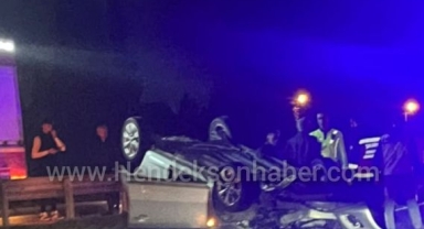 Hendek'te Otomobil Ters Döndü.3 Hafif Yaralı