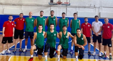 Sakarya Büyükşehir Basketbol hazırlık turnuvasında kupaya uzandı