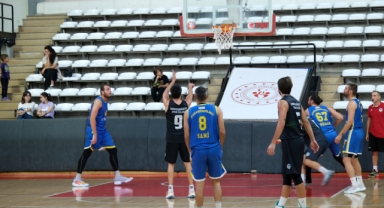 Sakarya Büyükşehir basketboldan sezon öncesi rakiplerine gözdağı: 74-61