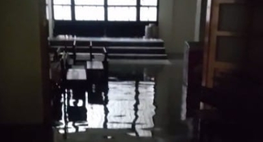 Hendek Akova Mahallesi’nde Camiyi su bastı