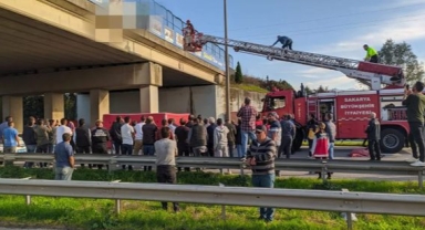 Hendek’te intihar girişimi! Genç kız üst geçide çıktı