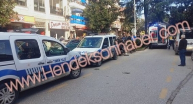 Hendek'te Meydanda  Minibüs ile motosiklet çarpıştı: 1 yaralı