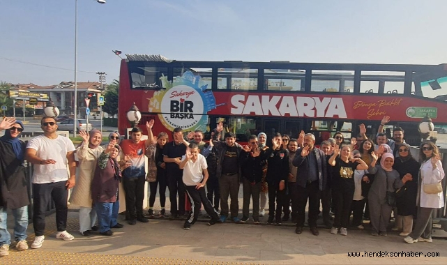 Turizm otobüsü ile şehir gezileri sürüyor