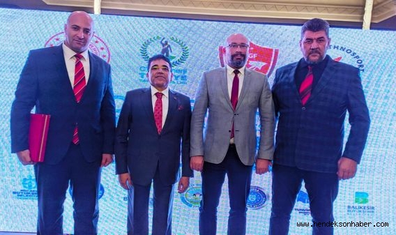 HENDEK'Lİ BAŞPEHLİVAN KAVAKÇI'YA ANLAMLI PLAKET