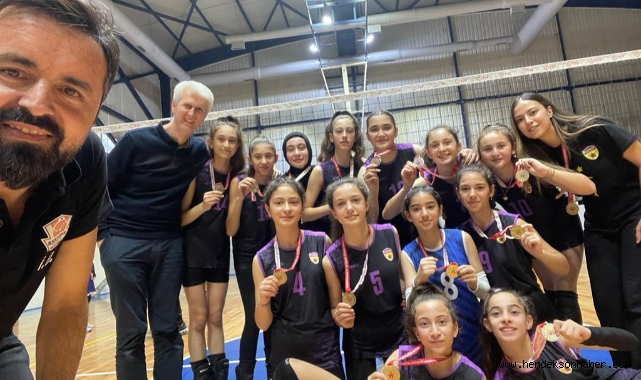 Hendek Şehit Mahmutbey Voleybol ve Futbolun Şampiyonu 