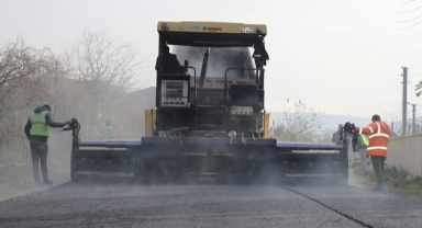 HENDEK'TE ASFALT ÇALIŞMALARIYLA ULAŞIM ALTYAPISI GÜÇLENİYOR