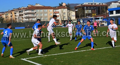 Hendekspor, 10 kişi kalan Y. Çanspor'a 3 attı