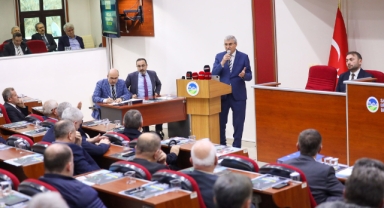 Başkan Ekrem Yüce meclisten seslendi: “Bıkmadan, yorulmadan, ilk günkü aşkla buradayız”