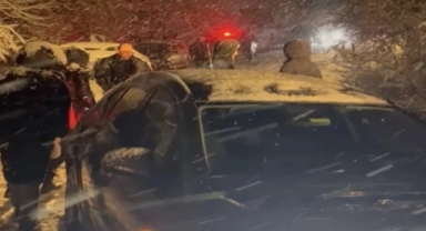 Hendek Bayraktepe Yolu Kar Yağışı Nedeniyle Trafiğe kapatıldı