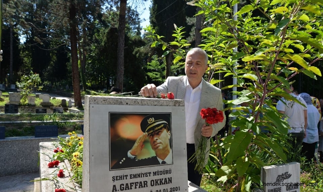 ŞEHİT A.GAFFAR OKKAN MEZARI BAŞINDA ANILACAK