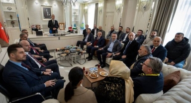 AK Parti’nin kurmaylarından Hendek Belediyesi’ne destek ziyareti