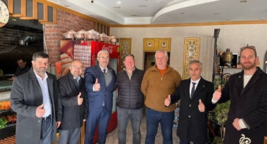 Hendek Belediye Başkan Adayı Menderes Ayvaz, Yeni Mahalle’de Esnafları ziyaret etti.