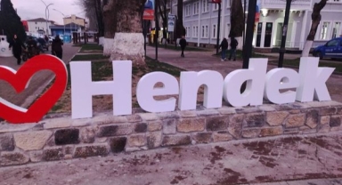 Hendek Işıklı Tabela İlçeye Renk Kattı