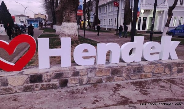 Hendek Işıklı Tabela İlçeye Renk Kattı