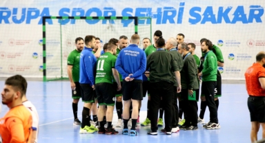 Sakarya Büyükşehir evinde esti gürledi: 37-23