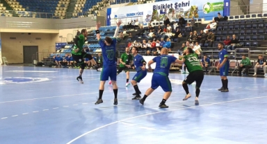 Sakarya Büyükşehir Hentbol evinde rüzgâr gibiydi