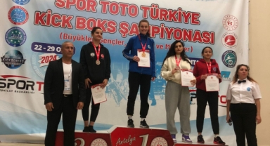 Sakarya Büyükşehir’in kick bokscuları Antalya’da rüzgâr olup esti