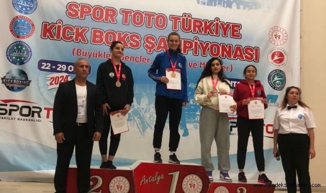 Sakarya Büyükşehir’in kick bokscuları Antalya’da rüzgâr olup esti