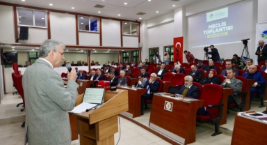 Yüce’den mecliste ‘hizmette rekor’ raporu: “20 projenin sözünü verip tam 10 katını Sakarya’ya kazandırdık”