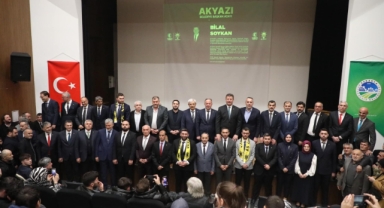 Akyazı'da Cumhur İttifakı coşkusu salonlara sığmadı