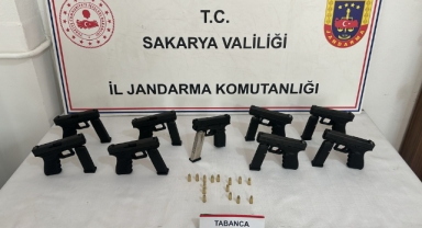 Jandarmanın Durduğu Araçtan Bu Silahlar Çıktı
