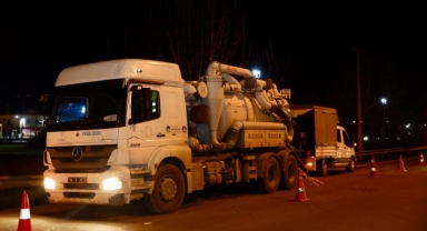 Sakarya Büyükşehir ekipleri gece boyunca altyapı mesaisini sürdürdü