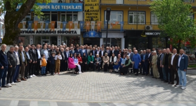 Hendek Ak Parti Bayramlaşma Programına Yoğun Katılım